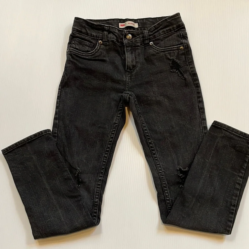 Levi’s boyfriend jean, black distressed, girls size 10